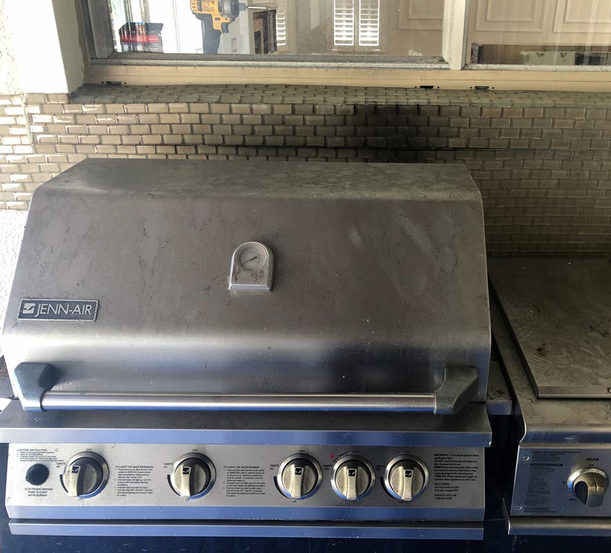 JennAir grill before cleaning